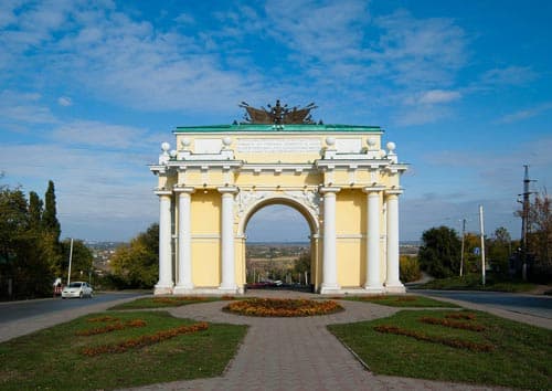 Две триумфальные арки в Новочеркасске
